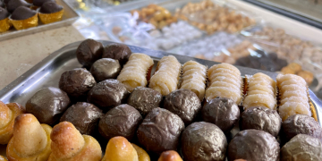 Algunes pastisseries de l’Ebre mantenen el preu dels panellets, tot i l’encariment de les matèries primeres