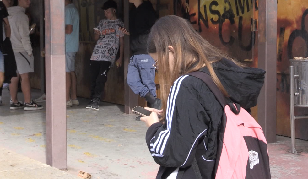 Com prevenir l’addicció al mòbil dels joves?