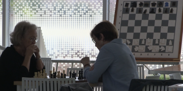 Amposta implanta els escacs com a eina per la gent gran, per tenir la ment desperta