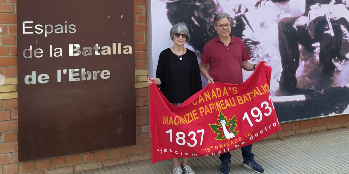 La filla del ‘soldat alt’ torna a l’Ebre per homenatjar la memòria del seu pare