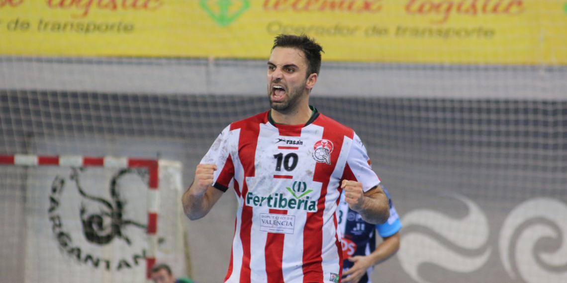 El Balonmano Puerto Sagunto del tortosí Toni Malla guanya el Trops Màlaga i segueix líder