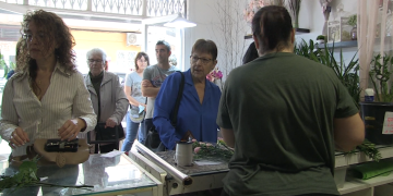Cues a les floristeries de les Terres de l’Ebre per Tots Sants