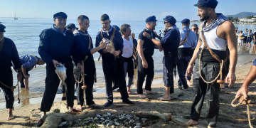 Orígens: Demostració de pesca al rossegall a la platja del Pipi a la Ràpita