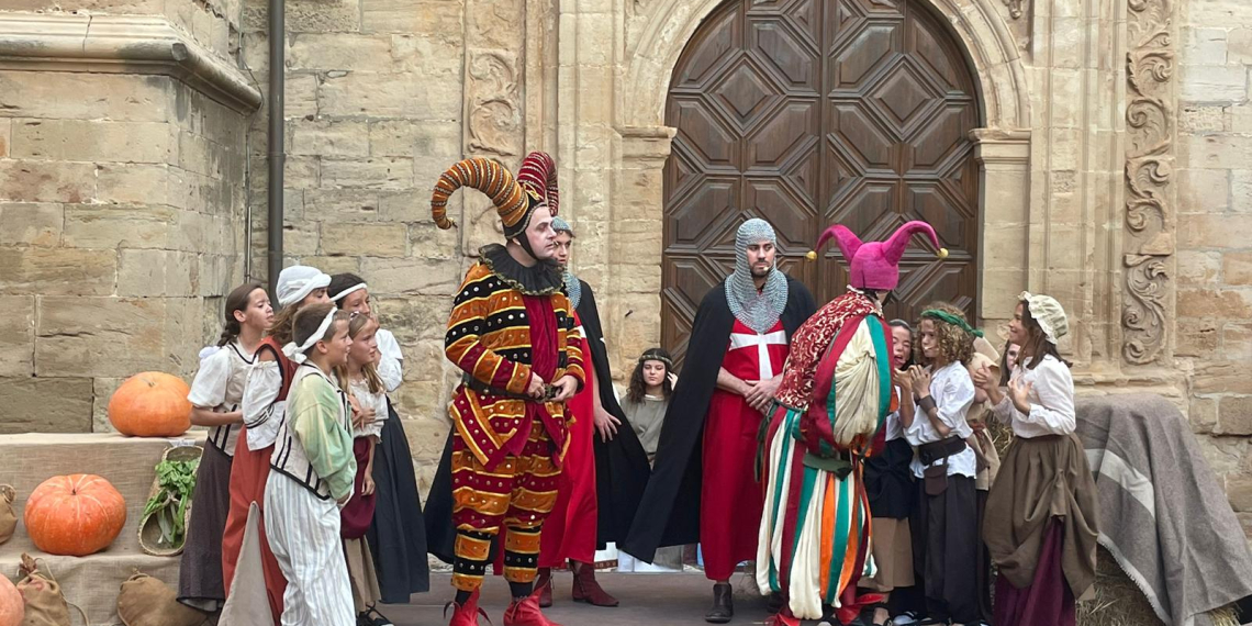 Els joglarets de la Farseta de Gandesa expliquen l’acte del casament reial