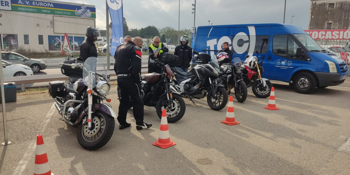 Trànsit dona consells de conducció segura als motociclistes de l’Ebre
