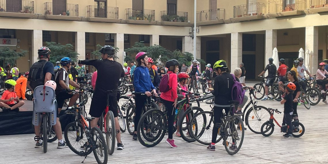 Els barris de Tortosa s’omplen d’unes 200 bicicletes en la 68a edició de la Festa de la Bicicleta