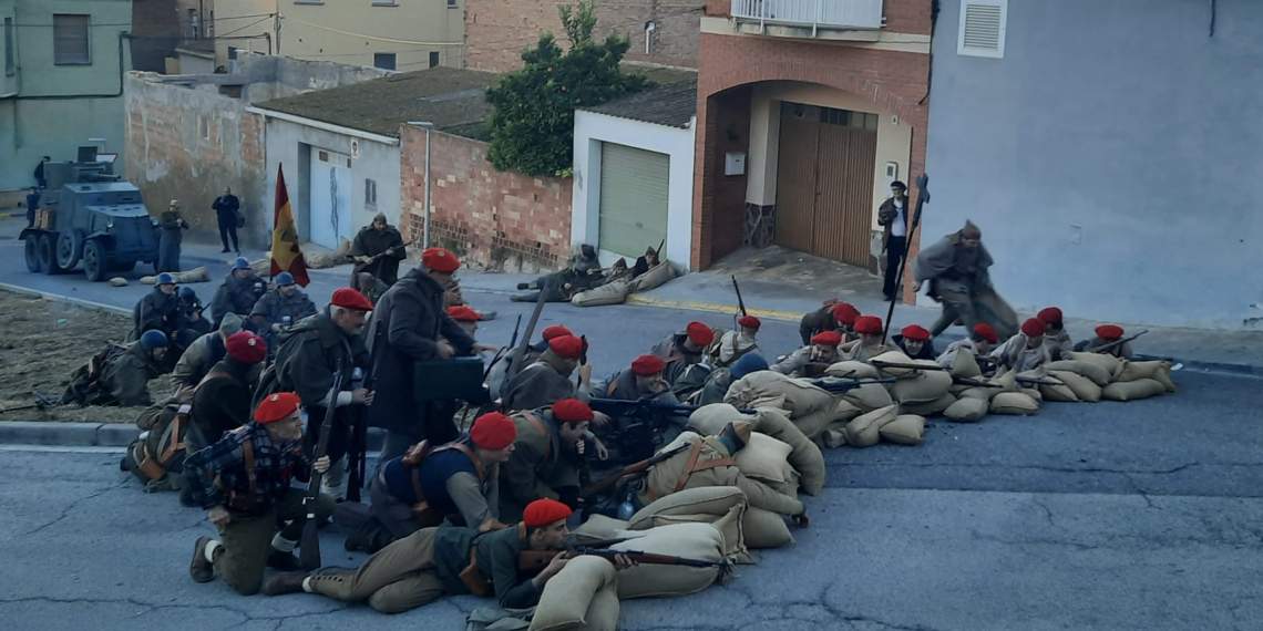 La recreació del final de la Batalla de l’Ebre a Flix acull 150 participants