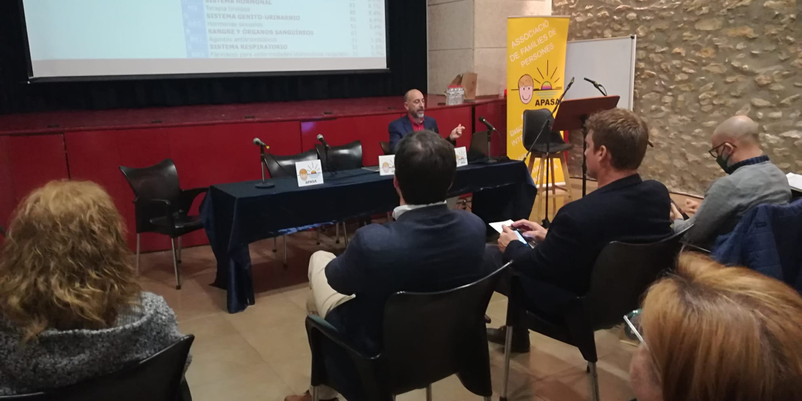 Elaboren nous materials per millorar el tractament de les malalties mentals en persones amb discapacitat intel·lectual