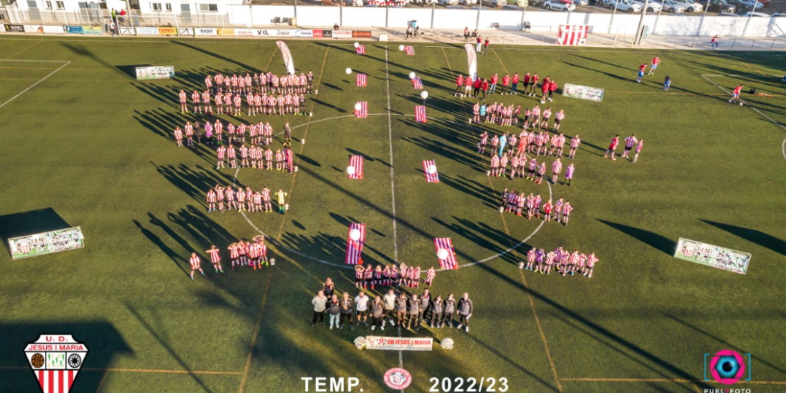 Posada de llarg dels quinze equips de la UD Jesús i Maria