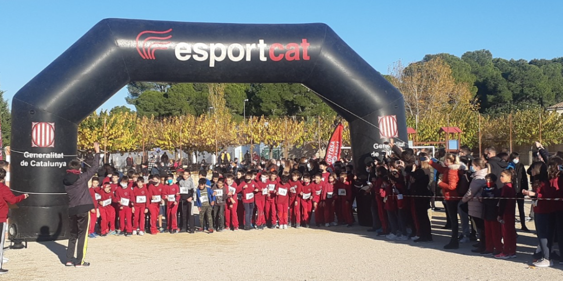 El III Cros del Col·legi Sagrada Família de Tortosa primera prova atlètica dels Jocs Esportius Escolars del Baix Ebre
