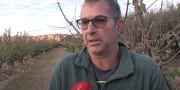 Un grup de veïns de Benissanet es planten davant un projecte de l’ACA