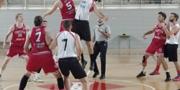 Treballada victòria (61-58) del CB Cantaires-Tortosa davant el Reus Deportiu