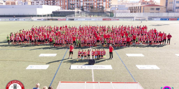 Posada de llarg dels 28 equips i més de 400 jugadors de la Unió Esportiva Tortosa-Ebre