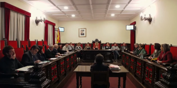 El ple de Tortosa rebutja la moció de la CUP per substituir la pista de gel per una alternativa més sostenible