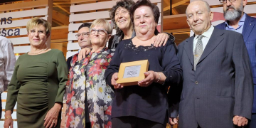 La Nit de la Pesca guardona els socis fundadors de la Confraria de les Cases d’Alcanar i reclama inversions al territori