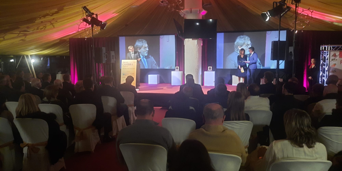 Els empresaris reclamen més infraestructures per impulsar l’economia ebrenca, durant els Premis Cambra