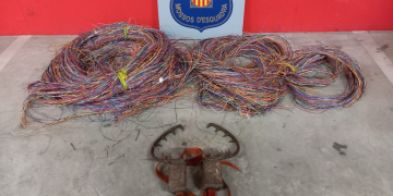 Dos detinguts per furtar 125 metres de cable telefònic prop de Ginestar