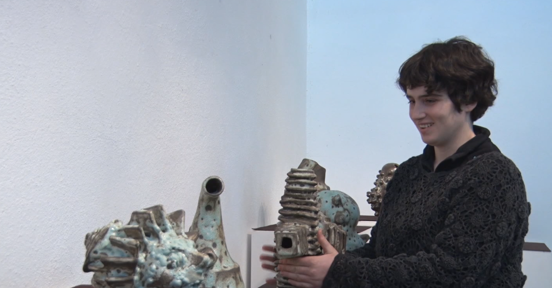 La ceràmica ‘salvatge’ de l’artista Natàlia Gual arriba al Raval de l’Art de Roquetes