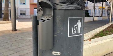 La Ràpita instal·la cendrers per reduir les burilles que es tiren a terra