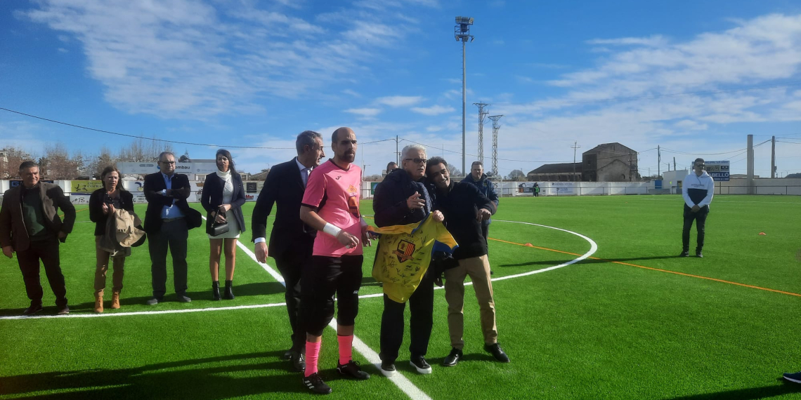 L’Aldea inaugura la nova gespa de l’Estadi La Unió, amb el doctor Ramon Cugat com a convidat d’honor