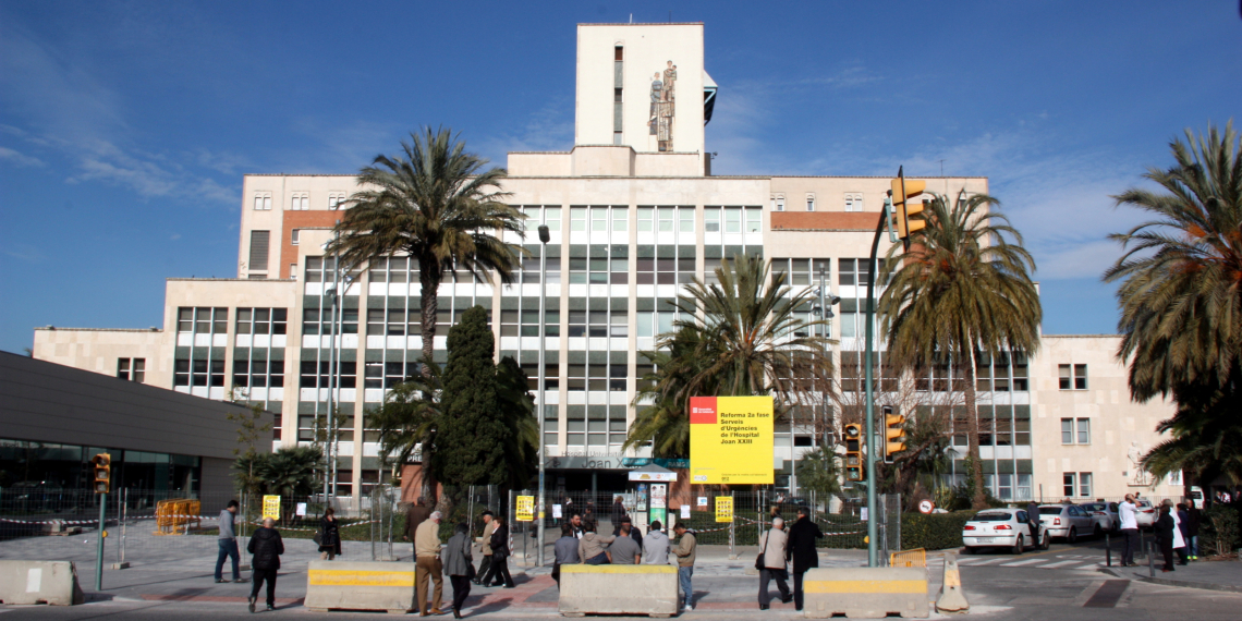 Mor un conductor d’un turisme després de xocar amb un camió a la N-340, a la Ràpita