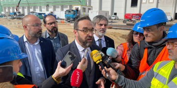 El conseller de Territori es compromet a construir el ramal ferroviari al Catalunya Sud que necessita Kronospan