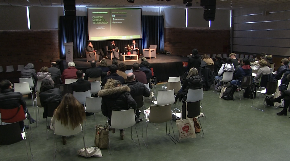 La transformació del comerç ampostí a debat, amb els reptes de la digitalització i la flexibilitat horària