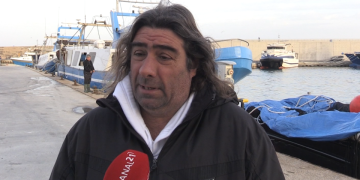 Les barques d’encerclament tornen a pescar després de dos mesos de veda