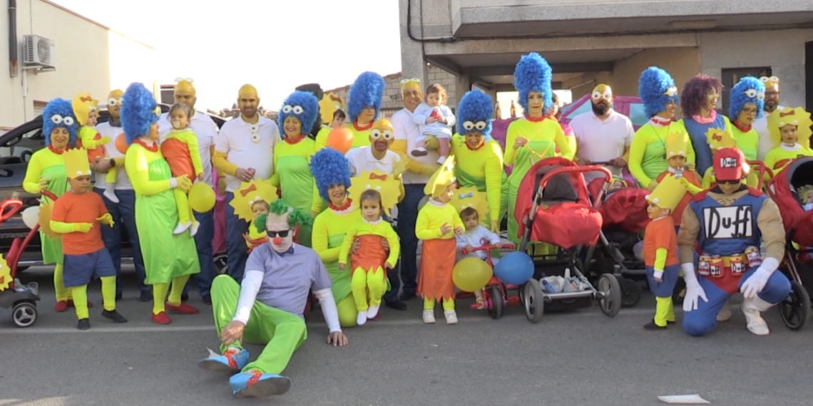 Més de mil persones dansen amb la rua del Carnaval de Deltebre