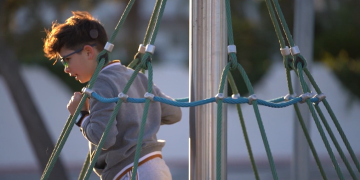 Leo, el xiquet de Deltebre afectat per la síndrome d’usher 1B, una malaltia minoritària