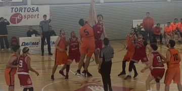 El CB Cantaires-Tortosa guanya (75-74) la Peña Fragatina