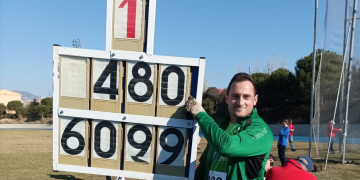 Cristian Ravar, de la UA Montsià, guanyar la prova de martell absolut al Català