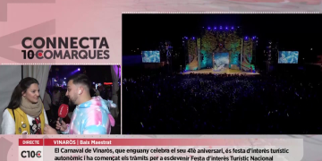 La nit del pijama del Carnaval de Vinaròs torna a atraure centenars d’ebrencs a la festa