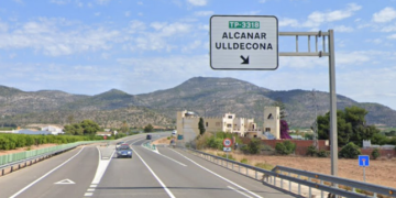 Un motorista, ferit crític en un xoc a l’N-340 a Alcanar