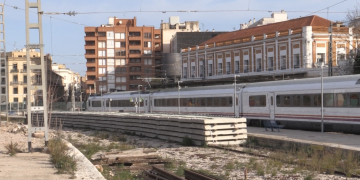 Les obres d’Adif al Corredor del Mediterrani obliguen a ampliar el temps de viatge a l’R16 i els trens de llarg recorregut