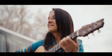 Montse Castellà publica el videoclip de ‘Som aquí’, primer tema del nou disc