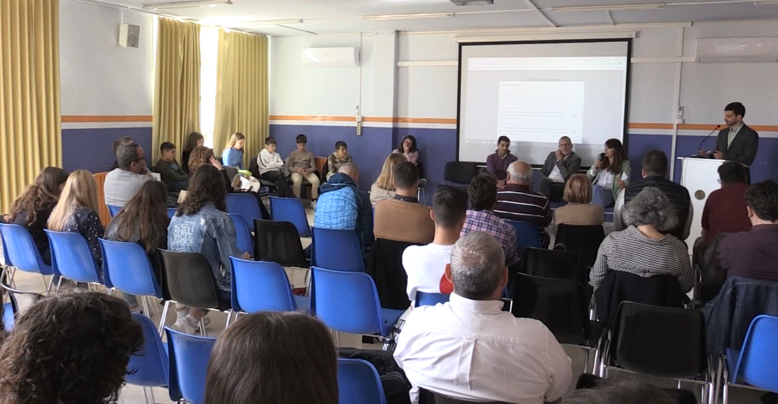 L’institut escola del Perelló instal·la plaques solars al sostre que abastiran deu edificis municipals