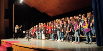 70 nens interpreten la cantata ‘Daltabaix a la ciutat’ a la 56a Trobada de corals del SCIC