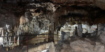 Jotes i música en el 55è aniversari de les coves meravelles de Benifallet