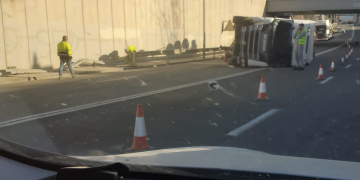 La C-12 al seu pas per Tortosa, tallada durant hores per  l’accident d’un camió sense ferits