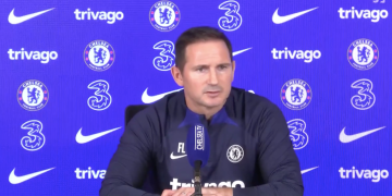 Frank Lampard pren el relleu del morenc Bruno Saltor a la banqueta del Chelsea