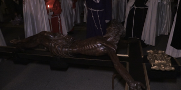 Només els tambors acompanyen la Processó del Silenci de Tortosa