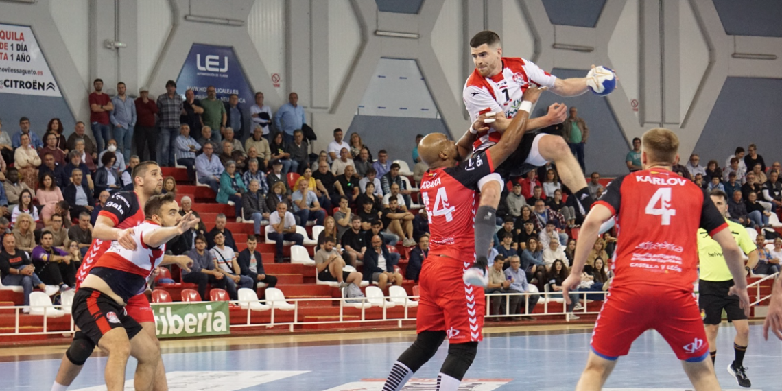 El Balonmano Puerto Sagunto de Toni Malla rep el Nava en un complicat partit