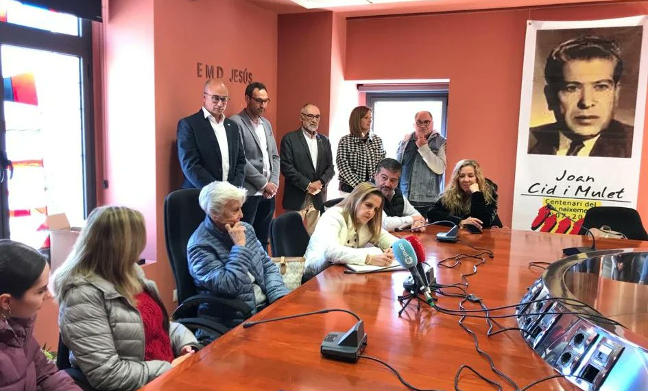 Familiars mexicans de Joan Cid i Mulet visiten la Fira Literària de Jesús