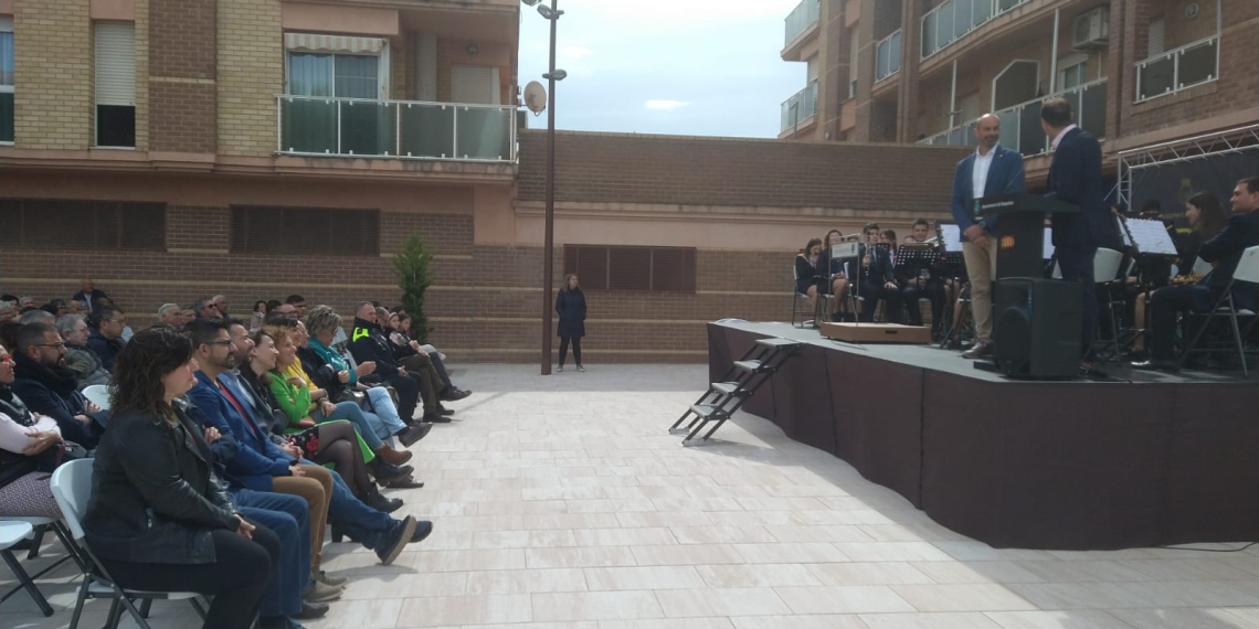 Roquetes inaugura la plaça dels Països Catalans amb música, teatre i un vermut musical