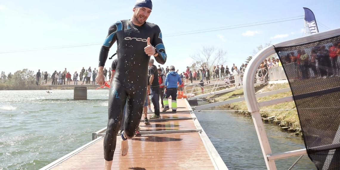 El Triatló de Deltebre, celebrat amb èxit tot i les dificultats meteorològiques