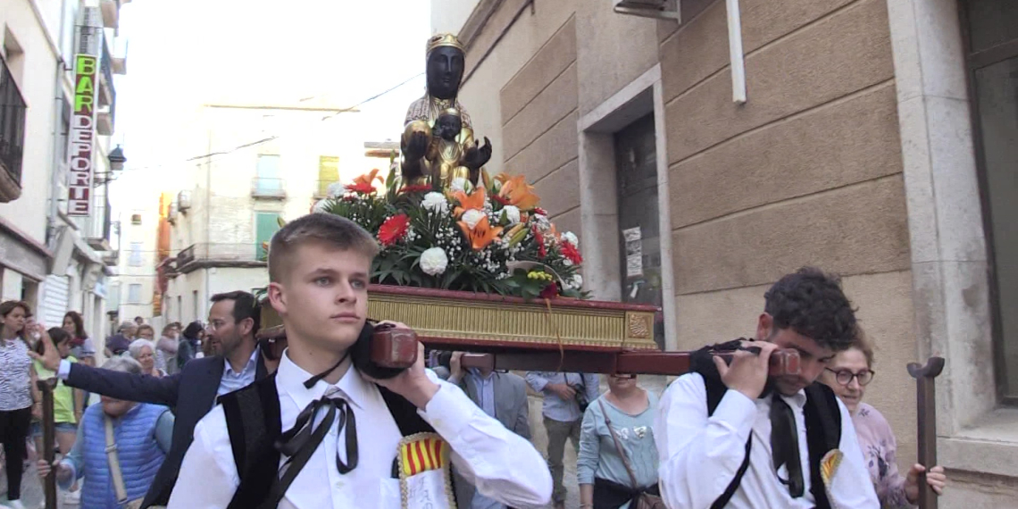 Ofrena de la Mare de Déu de Montserrat a Móra d’Ebre