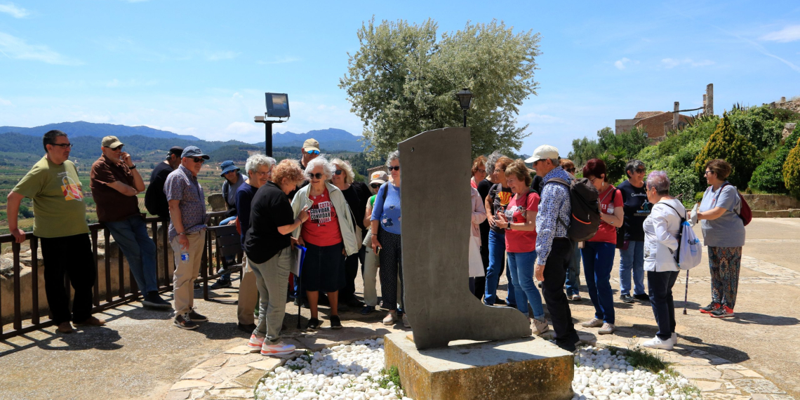 El Poble Vell de Corbera d’Ebre recorda Joan Brossa i la Lleva del Biberó en l’acte central del Correllengua