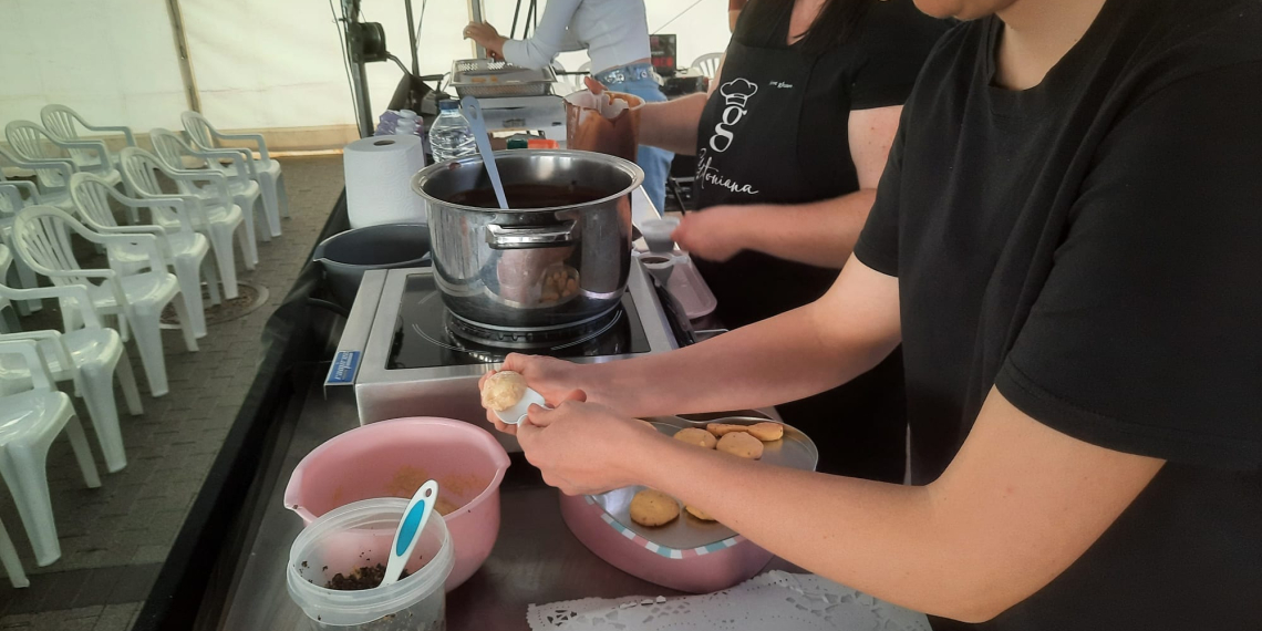 La Fira Gastronòmica de la Sénia recupera la normalitat amb una edició multitudinària