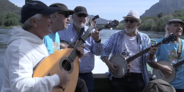 Músics d’arreu de Catalunya recorden Pete Seeger i el poder transformador de la música des de Benifallet